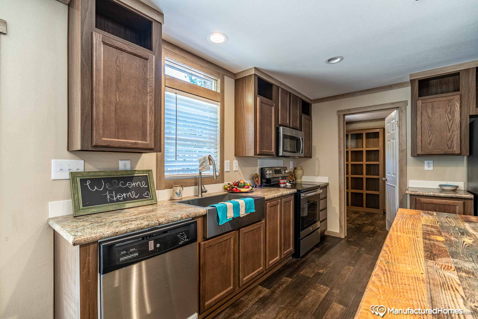 Multi Section Maribel 9756 by Oak Creek Homes